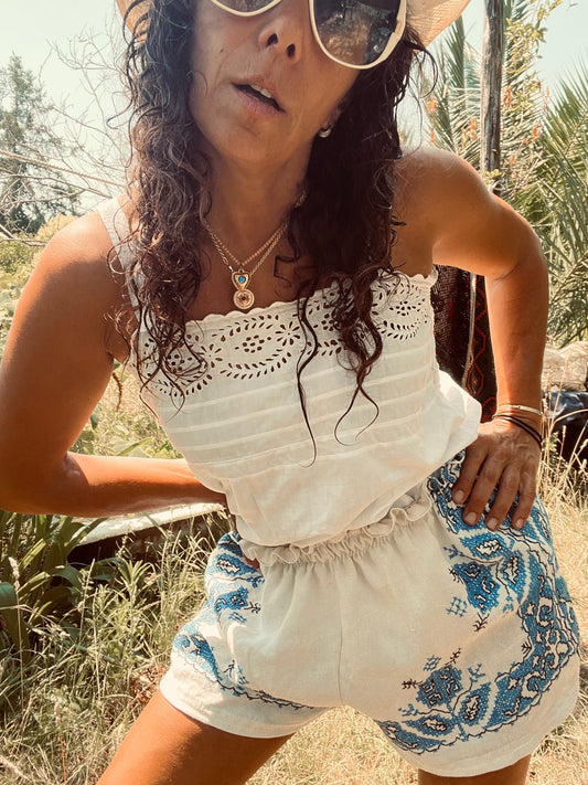 Pantaloncini ricamati a mano bianco/ blù