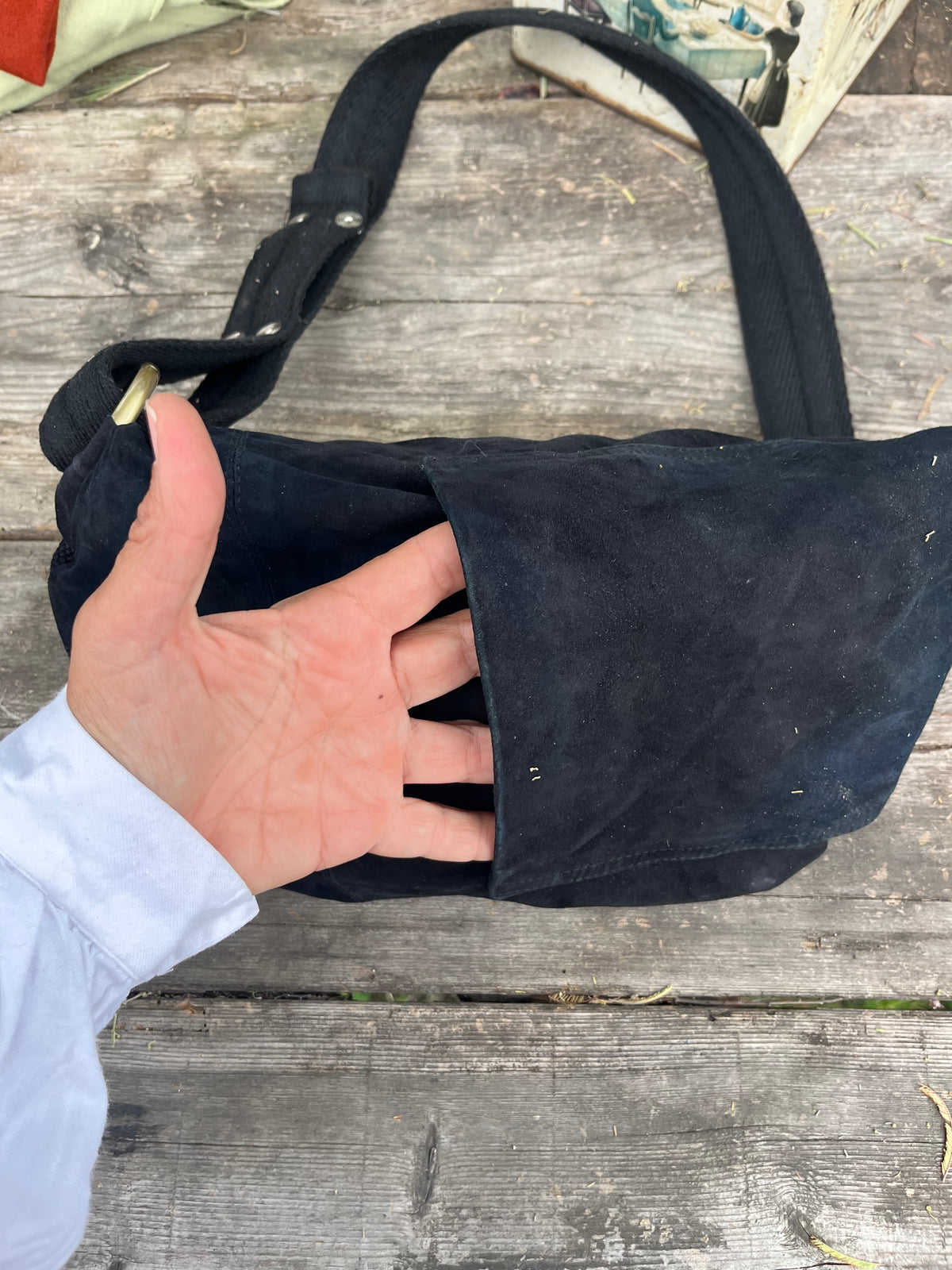 Marsupio scamosciato con rose nero