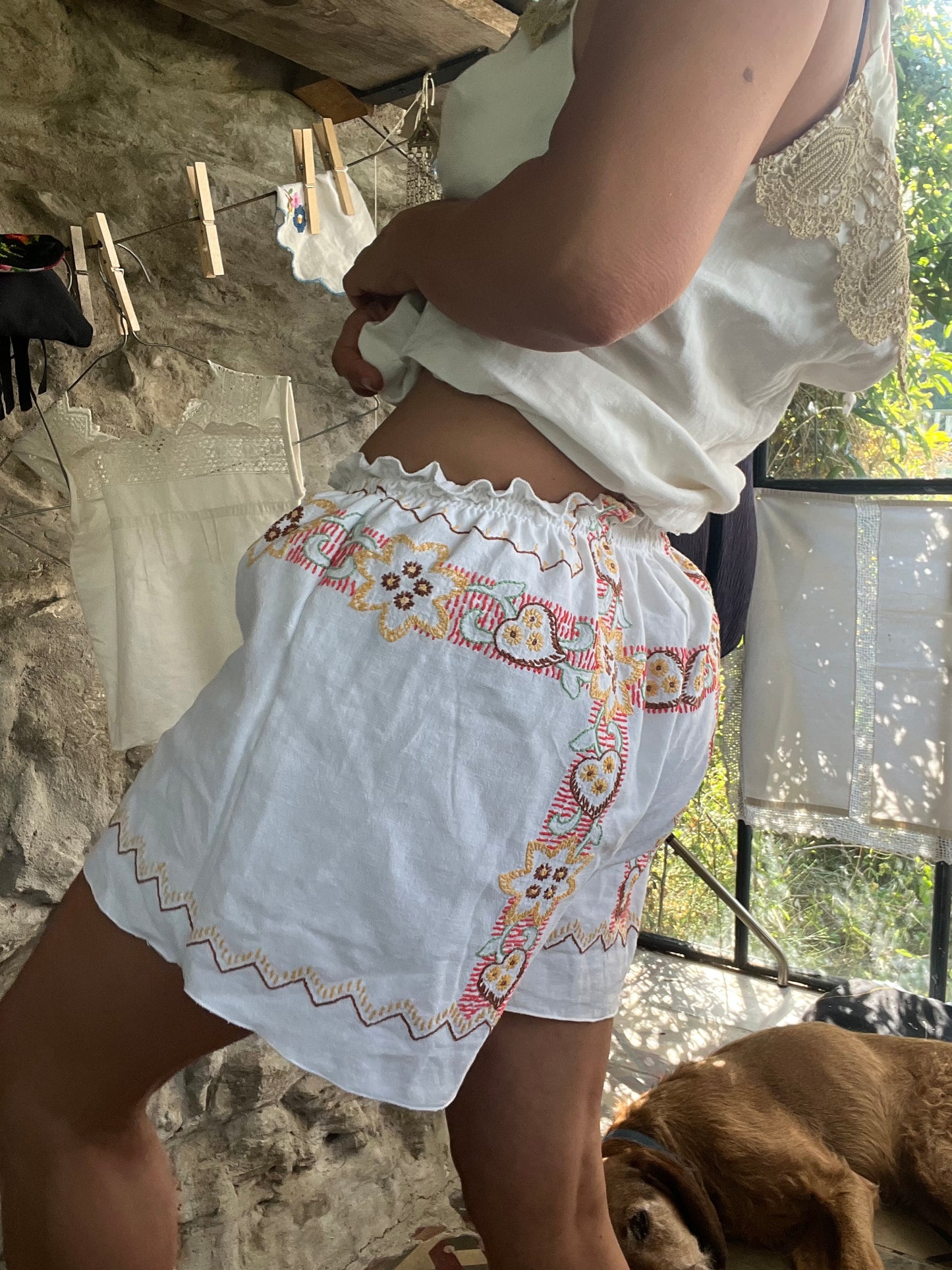 Pantaloncino ricamo colorato
