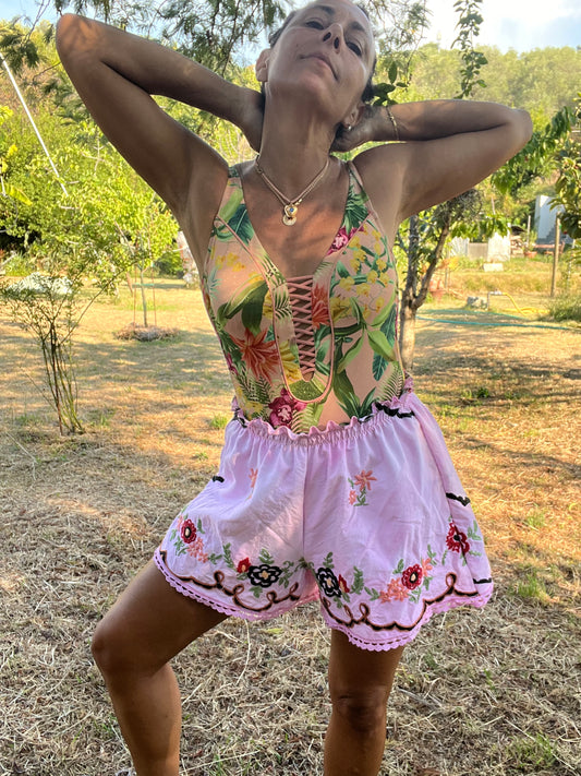 Pantaloncini ricamati rosa