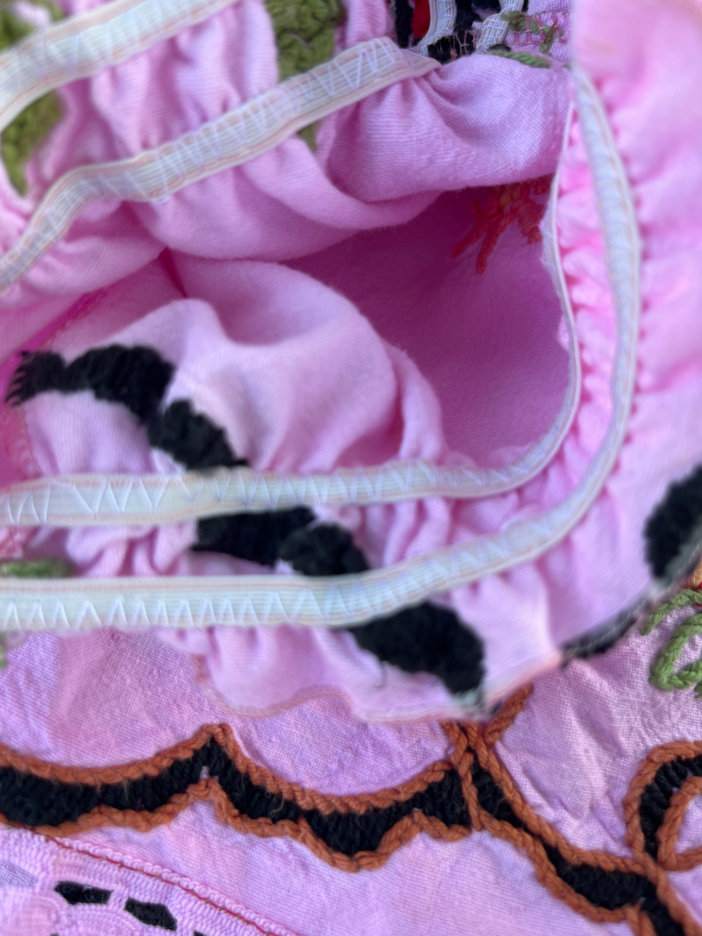 Pantaloncini ricamati rosa
