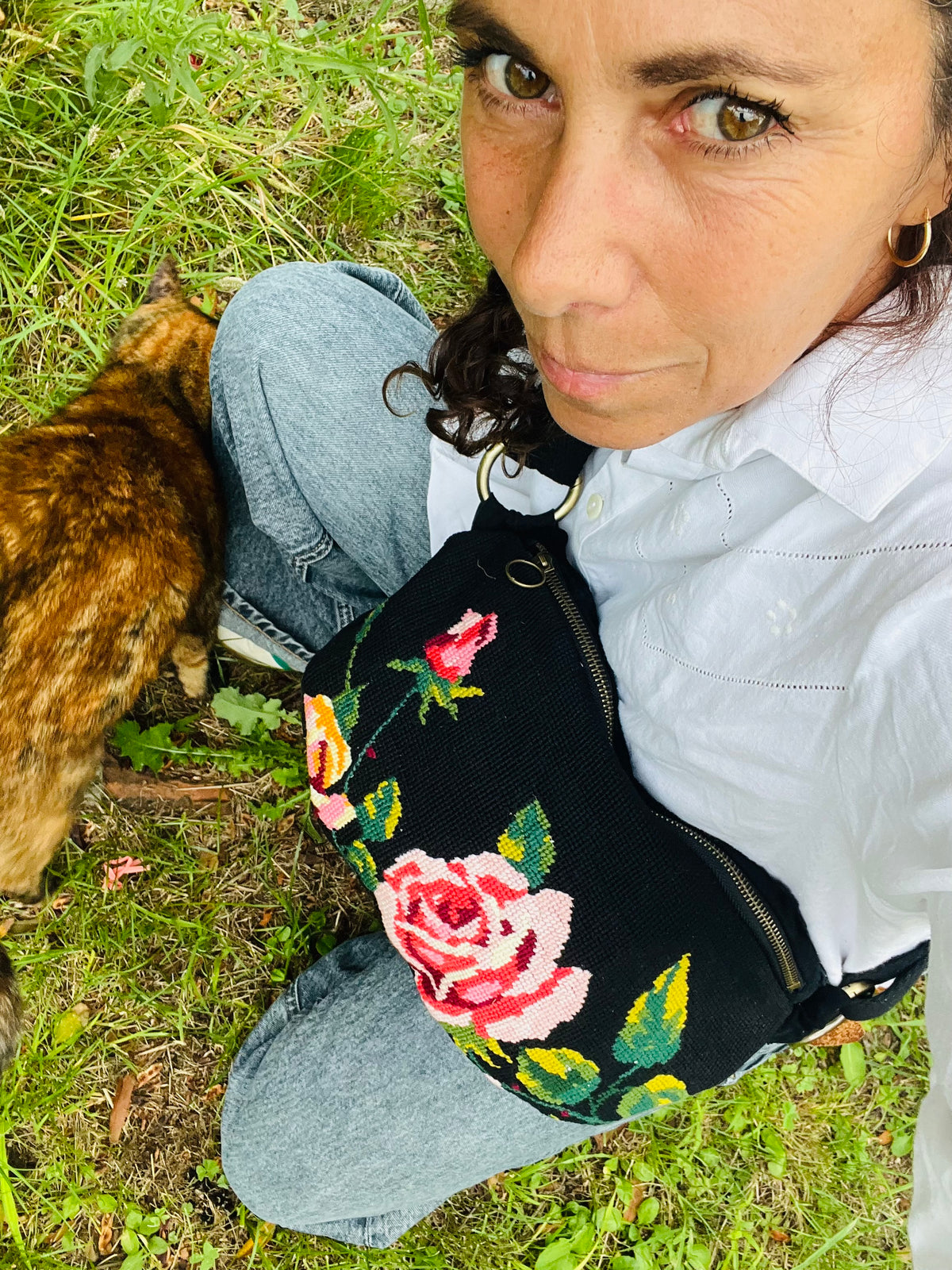 Marsupio scamosciato con rose nero