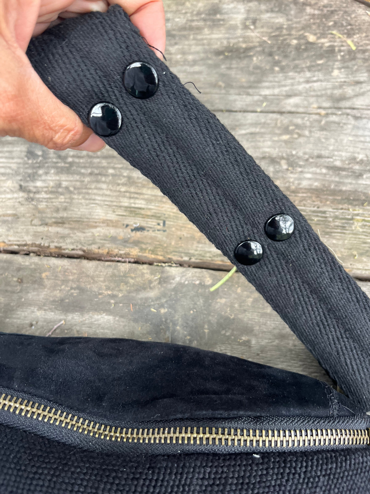 Marsupio scamosciato con rose nero