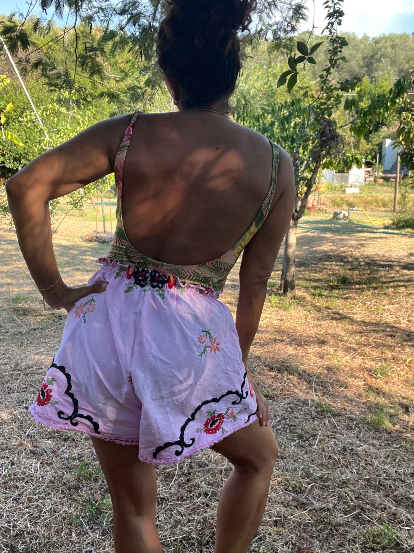 Pantaloncini ricamati rosa