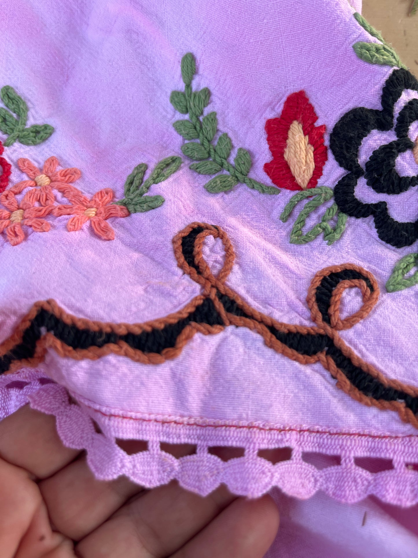 Pantaloncini ricamati rosa